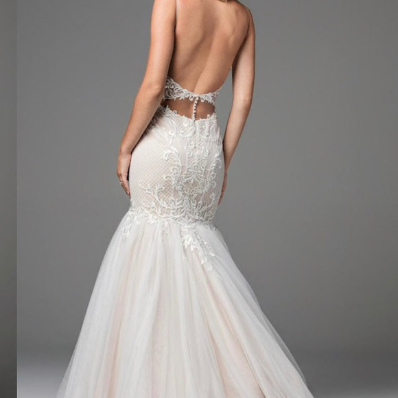 NWOT- fit and flare wedding dress